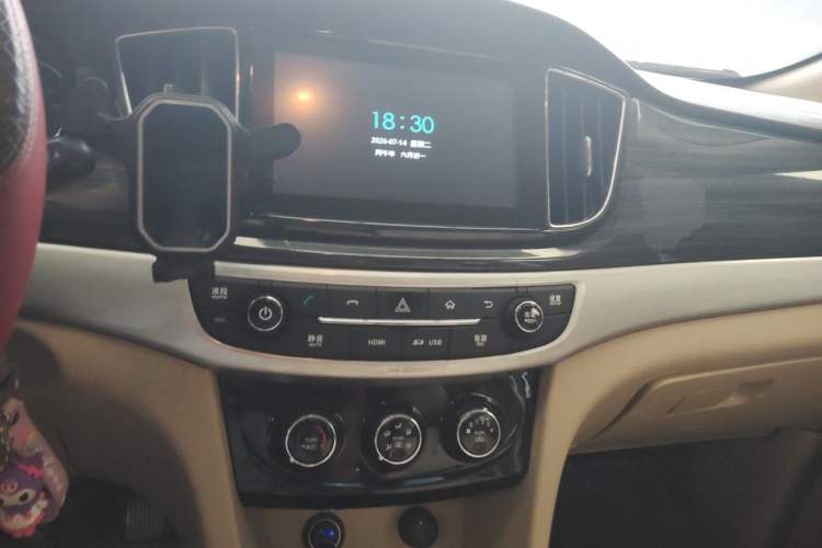 Used Baojun 730 2016 1.5L Manual Comfort Version 7 Seats China V Emission Standard Audio And AC Panel