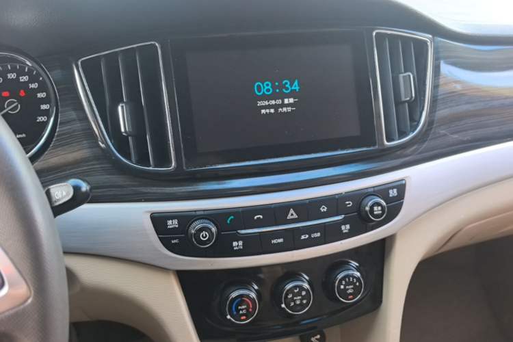Used Baojun 730 2016 1.8L iAMT Comfort Version 7 Seats Audio And AC Panel