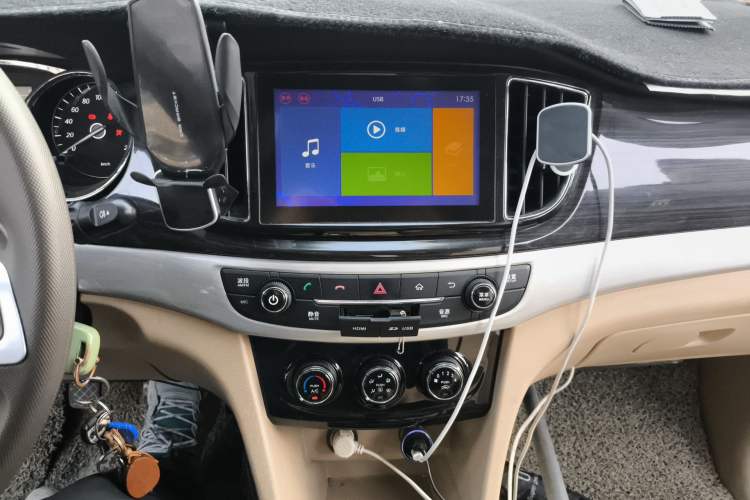 Used Baojun 730 2016 1.5L Manual Comfort Version 7 Seats China V Emission Standard Audio And AC Panel