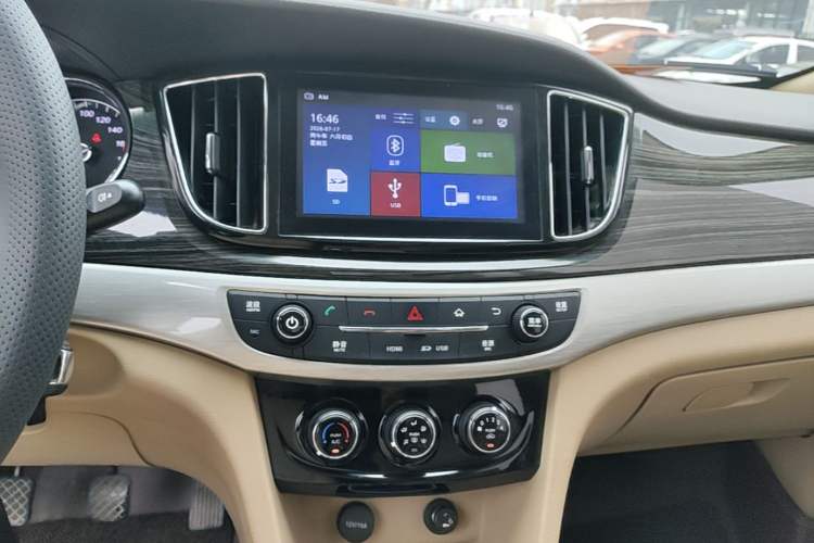 Used Baojun 730 2016 1.5L Manual Comfort Version 7 Seats China V Emission Standard Audio And AC Panel