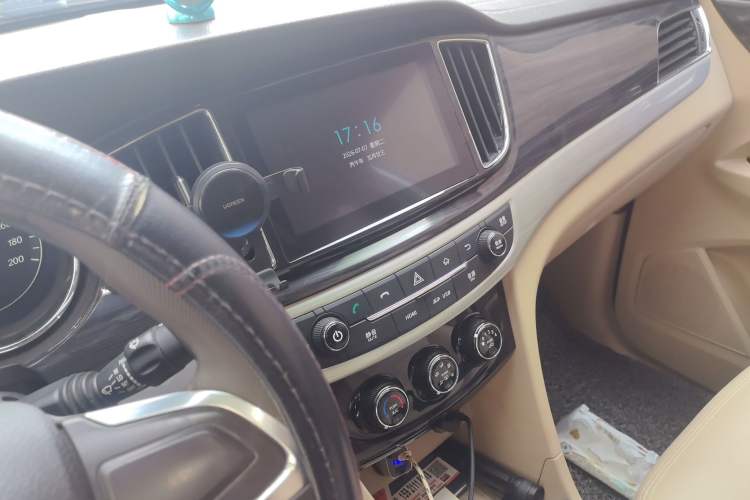 Used Baojun 730 2016 1.5L Manual Comfort Version 7 Seats China V Emission Standard Audio And AC Panel