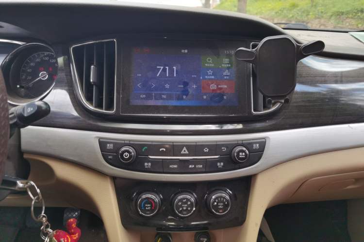Used Baojun 730 2016 1.5L Manual Comfort Version 7 Seats China V Emission Standard Audio And AC Panel