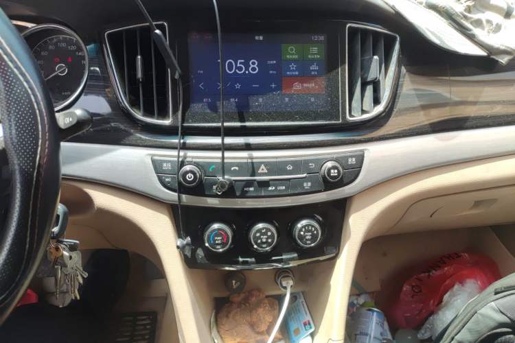 Used Baojun 730 2016 1.5L Manual Comfort Version 7 Seats China V Emission Standard Audio And AC Panel