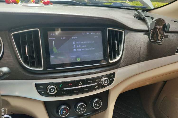 Used Baojun 730 2016 Revised 1.5L Manual Standard Version 7 Seats China V Emission Standard Audio And AC Panel