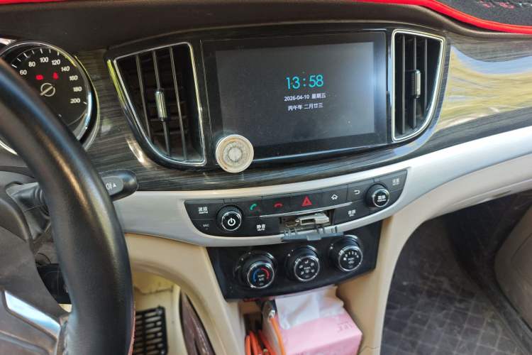 Used Baojun 730 2016 1.5L Manual Comfort Version 7 Seats China V Emission Standard Audio And AC Panel