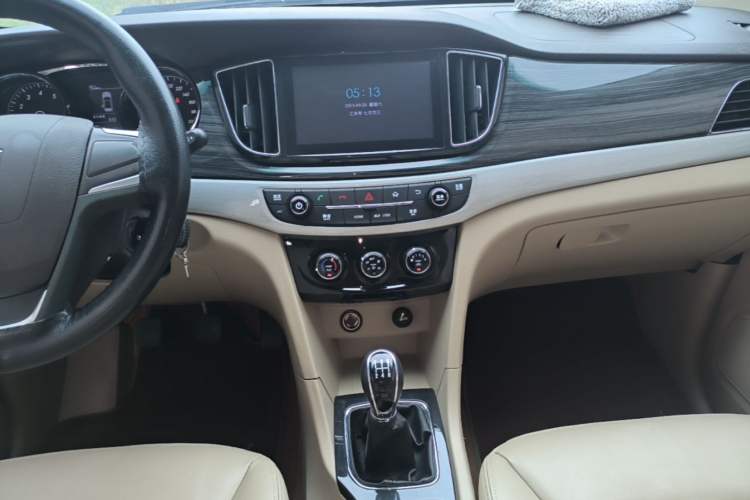 Used Baojun 730 2016 1.5L Manual Comfort Version 7 Seats China V Emission Standard Audio And AC Panel