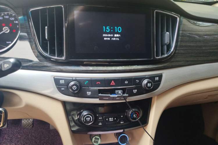 Used Baojun 730 2016 1.5T Manual Luxury Edition 7 Seats Audio And AC Panel