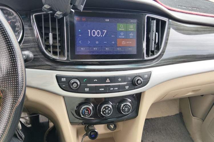 Used Baojun 730 2016 1.5L Manual Comfort Version 7 Seats China V Emission Standard Audio And AC Panel