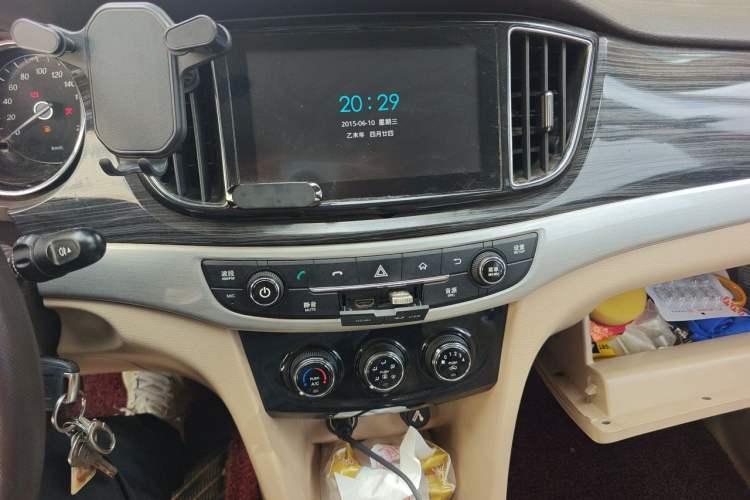 Used Baojun 730 2016 1.5L Manual Comfort Version 7 Seats China V Emission Standard Audio And AC Panel