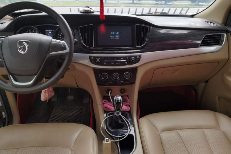 Used Baojun 730 2016 1.5L Manual Comfort Version 7 Seats China V Emission Standard Audio And AC Panel