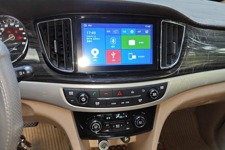 Used Baojun 730 2016 1.8L iAMT Luxury Model 7 Seats Audio And AC Panel