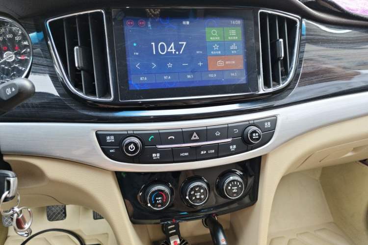 Used Baojun 730 2016 1.5L Manual Comfort Version 7 Seats China V Emission Standard Audio And AC Panel