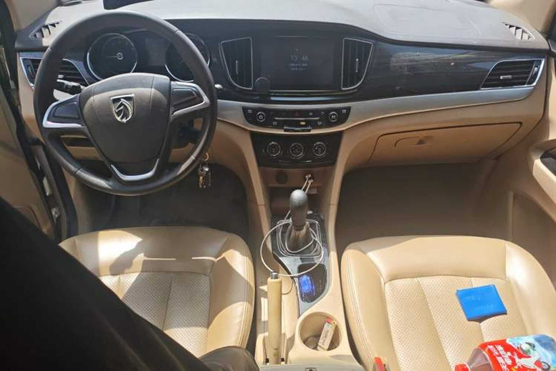 Used Baojun 730 2016 1.5T Manual Comfort Version 7 Seats Audio And AC Panel