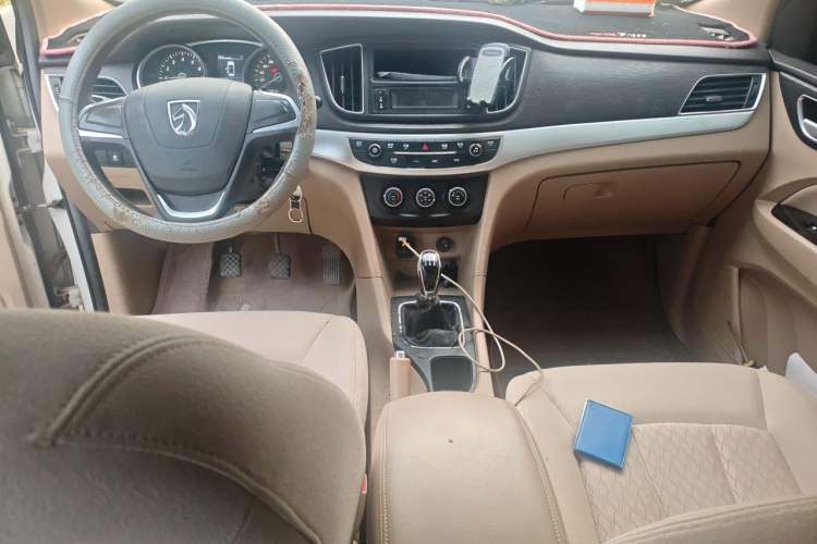 Used Baojun 730 2016 1.5L Manual Standard Version 7 Seats Audio And AC Panel