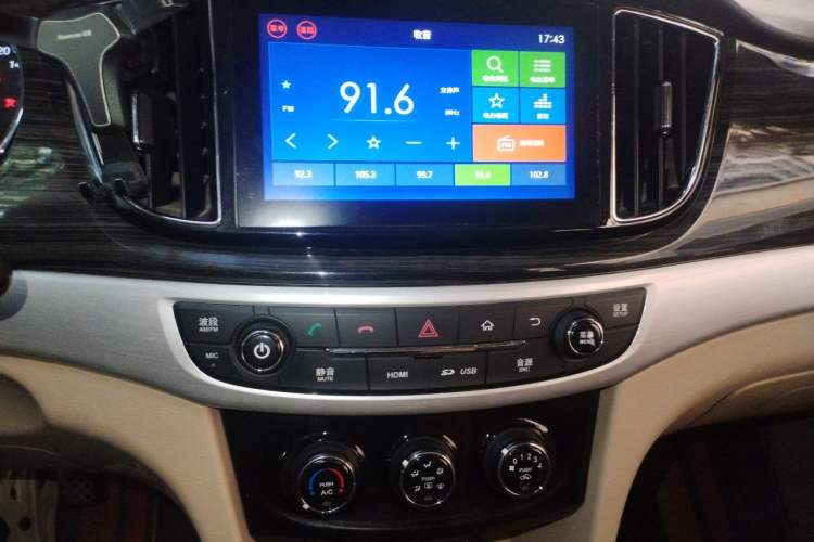 Used Baojun 730 2016 1.5L Manual Comfort Version 7 Seats China V Emission Standard Audio And AC Panel