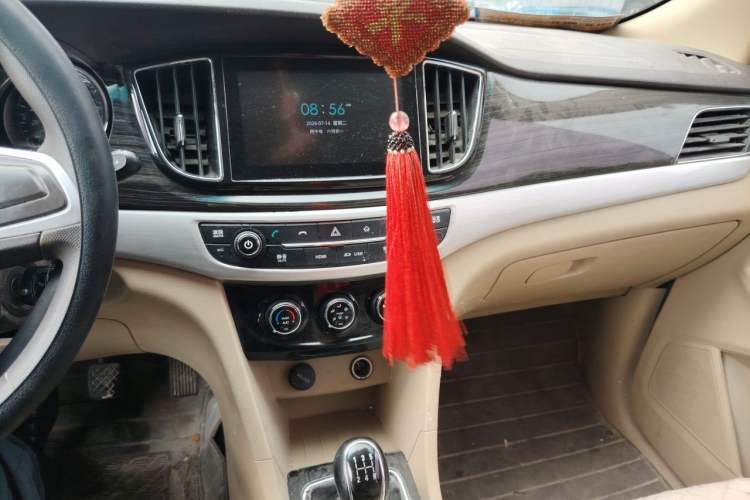 Used Baojun 730 2016 1.5L Manual Comfort Version 7 Seats China V Emission Standard Audio And AC Panel