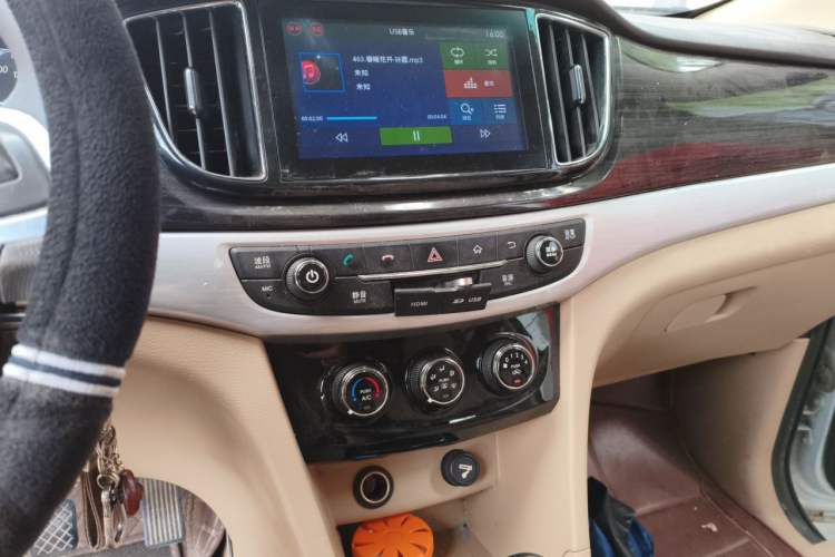 Used Baojun 730 2016 1.5L Manual Comfort Version 7 Seats China V Emission Standard Audio And AC Panel