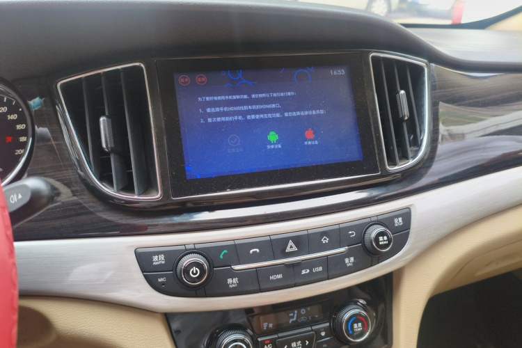 Used Baojun 730 2016 1.5L Manual Luxury Edition 7 Seats Audio And AC Panel
