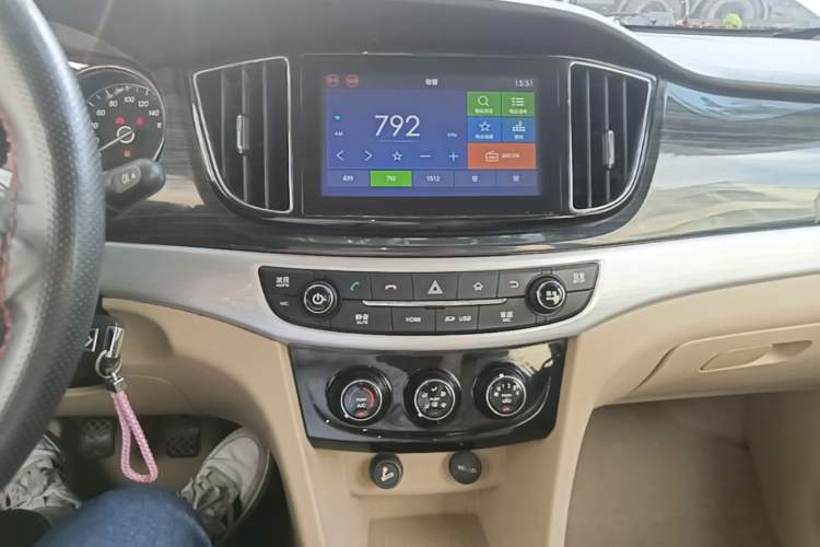 Used Baojun 730 2016 1.5L Manual Standard Version 7 Seats Audio And AC Panel