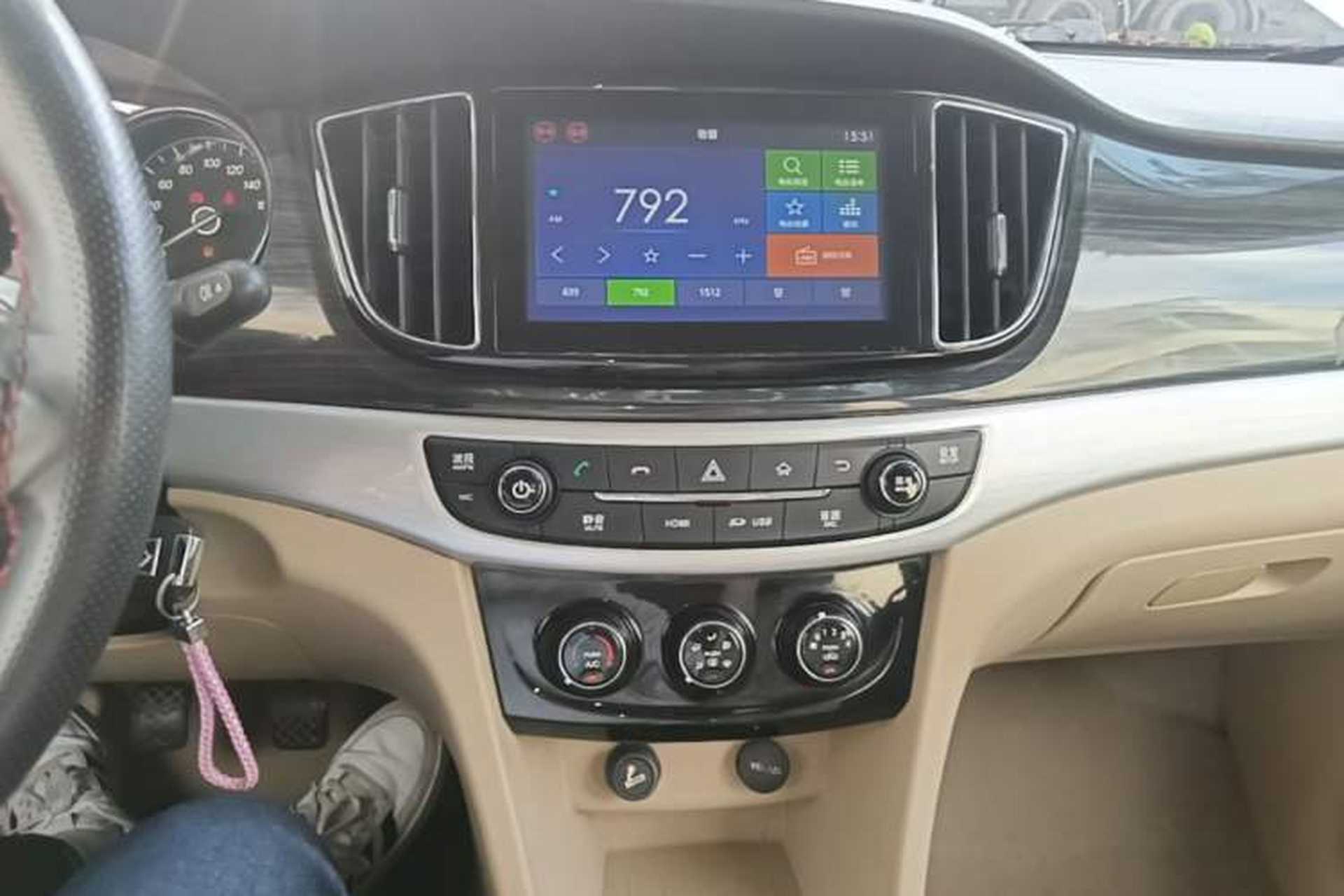 Used Baojun 730 2016 1.5L Manual Standard Version 7 Seats Audio And AC Panel