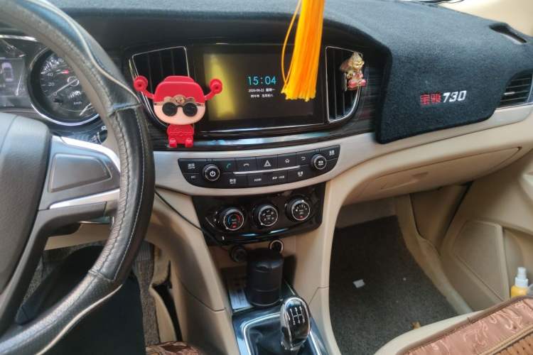 Used Baojun 730 2016 1.5L Manual Comfort Version 7 Seats China V Emission Standard Audio And AC Panel