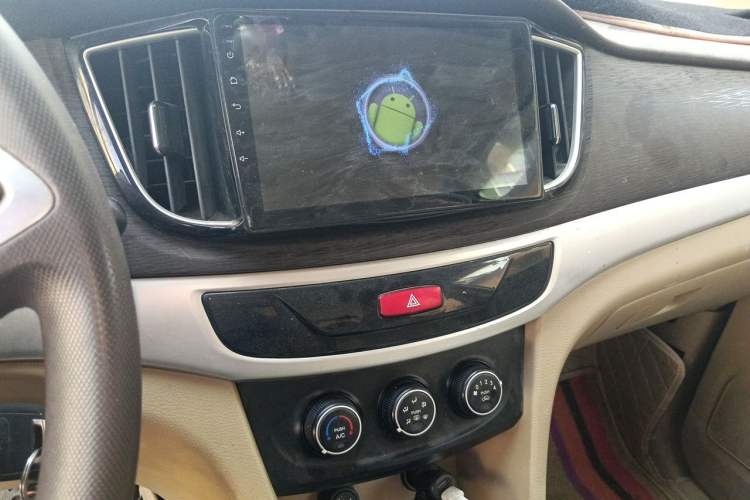 Used Baojun 730 2016 Revised Version 1.5L Manual Standard Model 5 Seats Audio And AC Panel