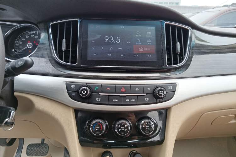 Used Baojun 730 2016 1.8L iAMT Comfort Version 7 Seats Audio And AC Panel
