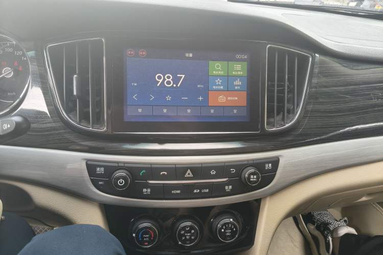 Used Baojun 730 2016 1.5L Manual Comfort Version 7 Seats China V Emission Standard Audio And AC Panel