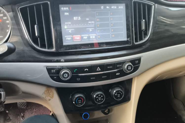 Used Baojun 730 2016 1.5L Manual Comfort Version 7 Seats China V Emission Standard Audio And AC Panel