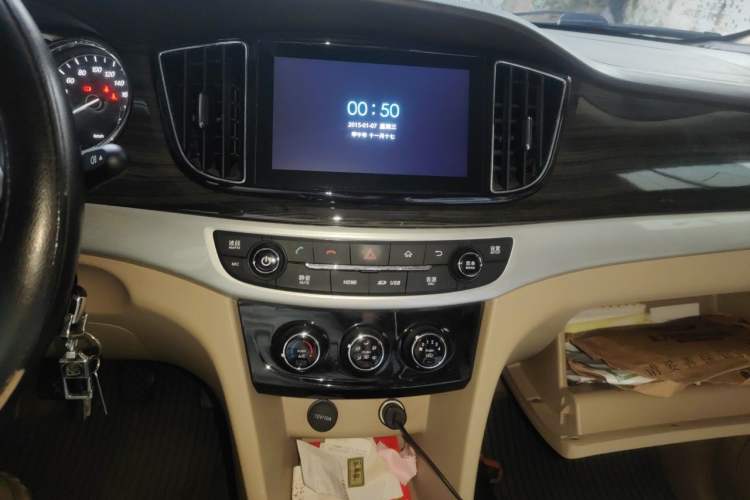 Used Baojun 730 2016 1.5T Manual Comfort Version 7 Seats Audio And AC Panel