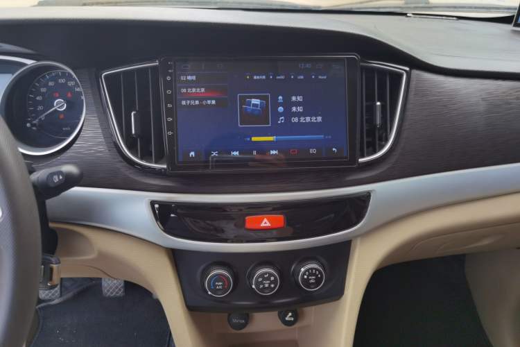 Used Baojun 730 2016 Revised Version 1.5L Manual Standard Model 5 Seats Audio And AC Panel