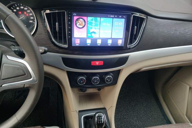 Used Baojun 730 2016 Revised 1.5L Manual Standard Version 7 Seats China V Emission Standard Audio And AC Panel