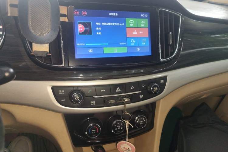 Used Baojun 730 2016 1.5L Manual Comfort Version 7 Seats China V Emission Standard Audio And AC Panel