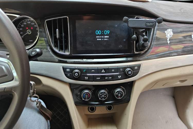 Used Baojun 730 2016 1.5L Manual Comfort Version 7 Seats China V Emission Standard Audio And AC Panel