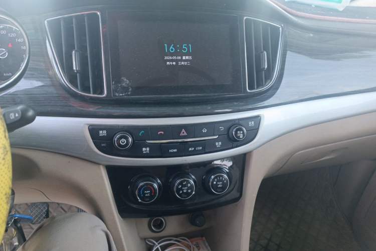 Used Baojun 730 2016 1.5L Manual Comfort Version 7 Seats China V Emission Standard Audio And AC Panel