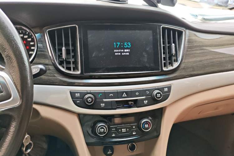 Used Baojun 730 2016 1.5T Manual Luxury Edition 7 Seats Audio And AC Panel
