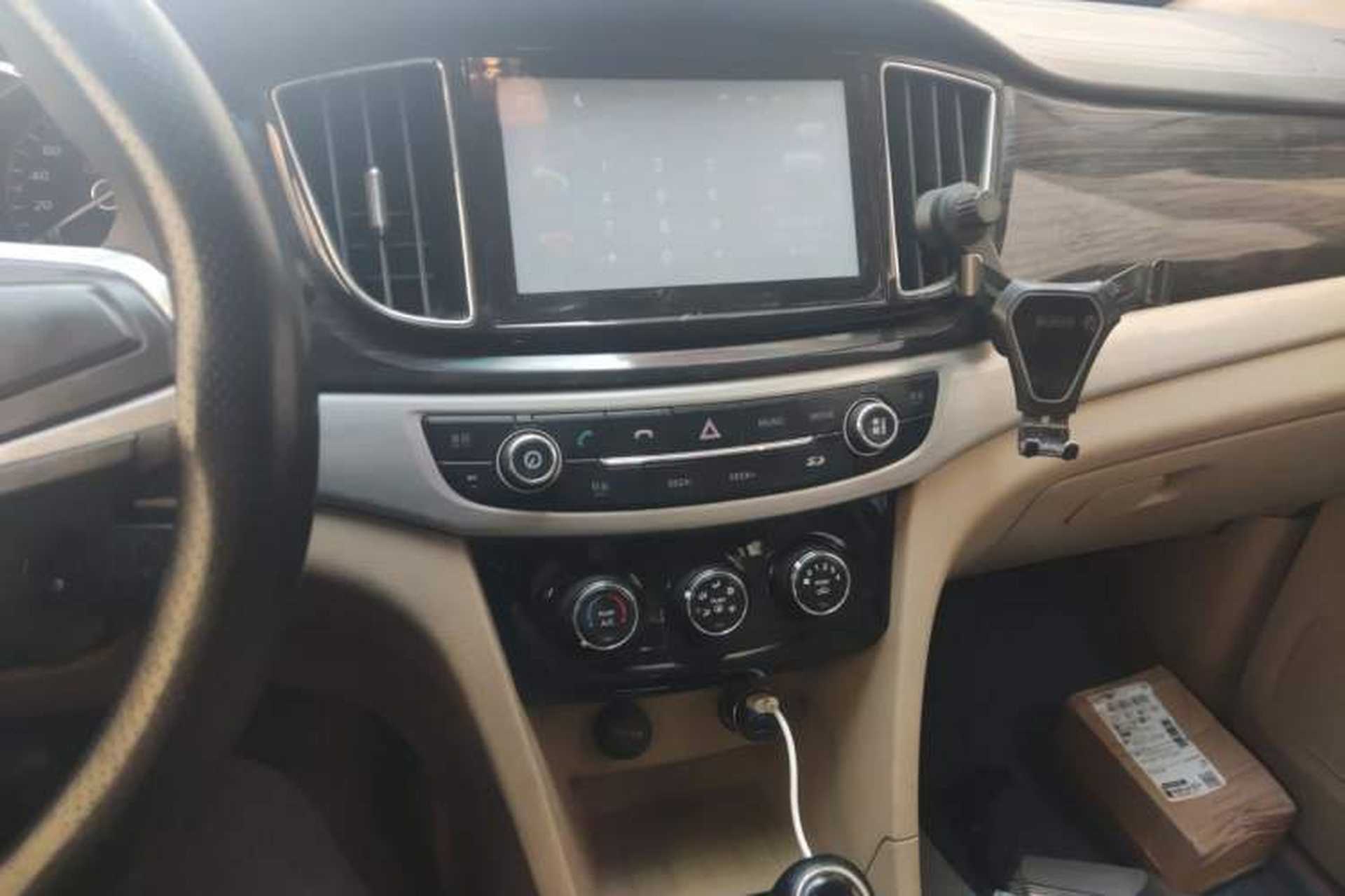 Used Baojun 730 2016 1.5L Manual Comfort Version 7 Seats China V Emission Standard Audio And AC Panel