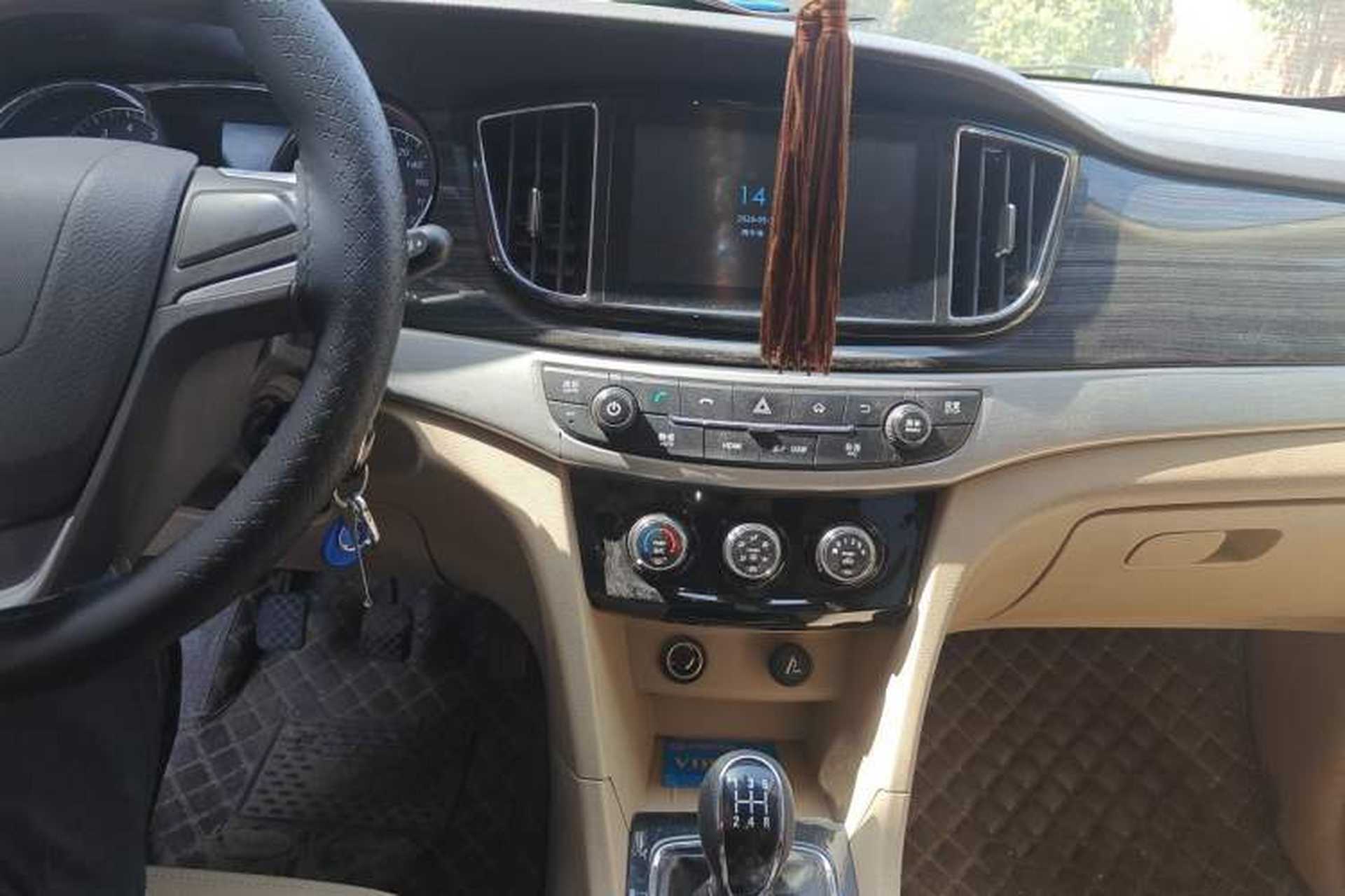 Used Baojun 730 2016 1.5L Manual Comfort Version 7 Seats China V Emission Standard Audio And AC Panel