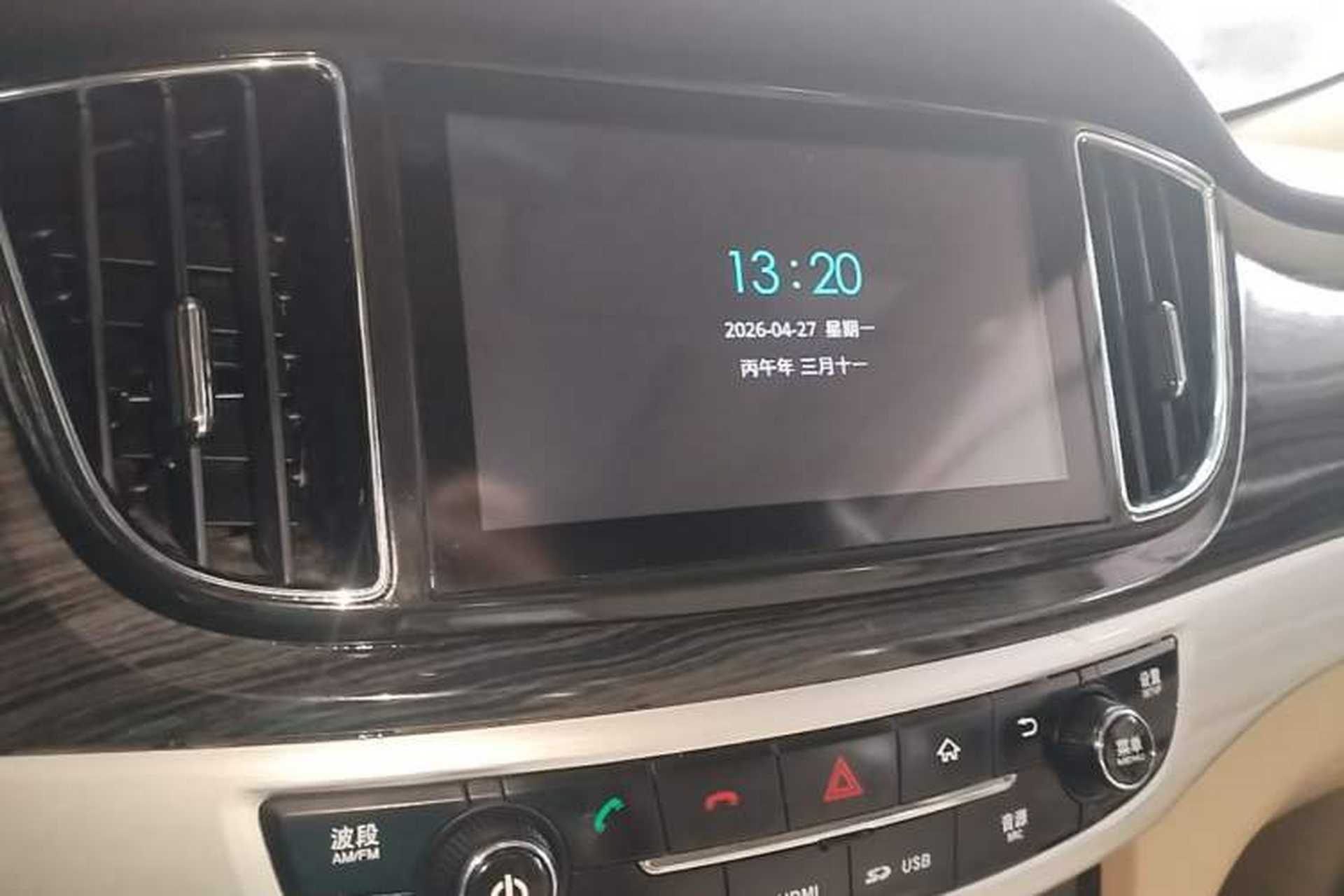 Used Baojun 730 2016 1.8L iAMT Luxury Model 7 Seats Audio And AC Panel
