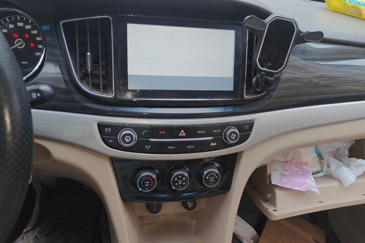 Used Baojun 730 2016 1.5L Manual Comfort Version 7 Seats China V Emission Standard Audio And AC Panel