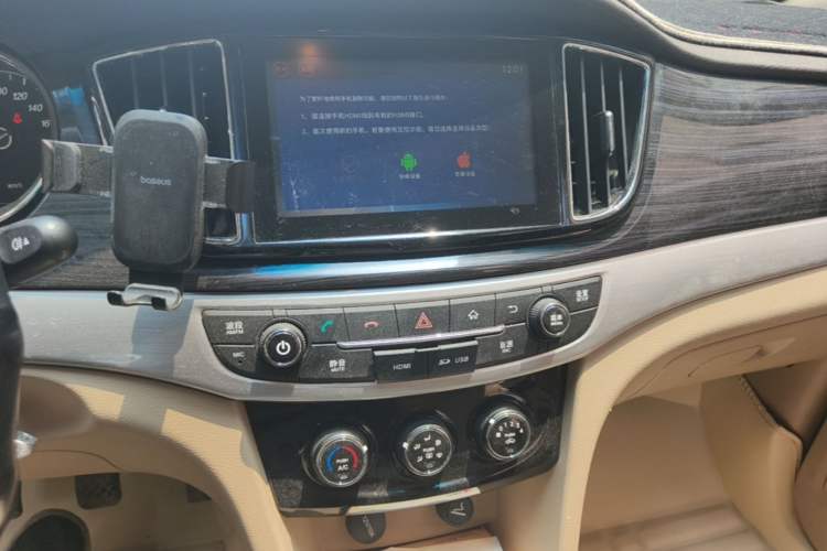 Used Baojun 730 2016 1.5L Manual Comfort Version 7 Seats China V Emission Standard Audio And AC Panel
