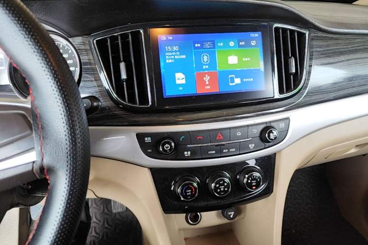Used Baojun 730 2016 1.5L Manual Comfort Version 7 Seats China V Emission Standard Audio And AC Panel