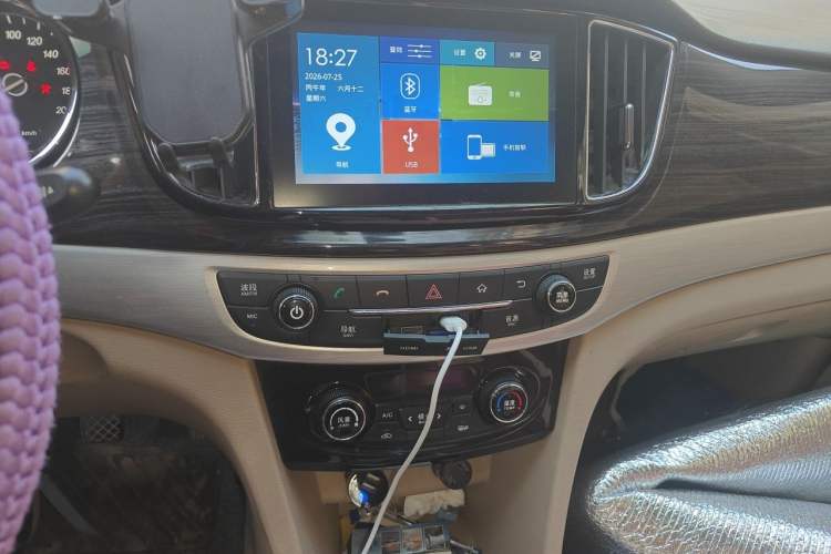 Used Baojun 730 2016 1.5L Manual Luxury Edition 7 Seats Audio And AC Panel