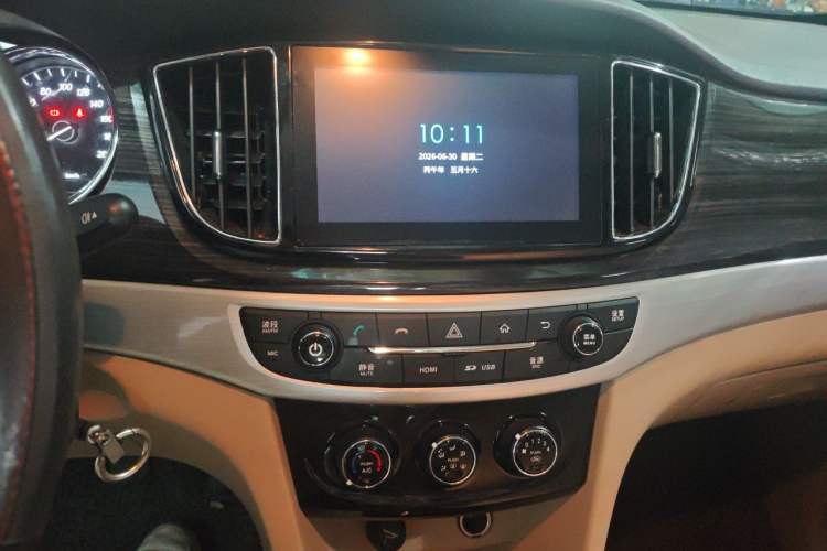 Used Baojun 730 2016 1.5L Manual Comfort Version 7 Seats China V Emission Standard Audio And AC Panel