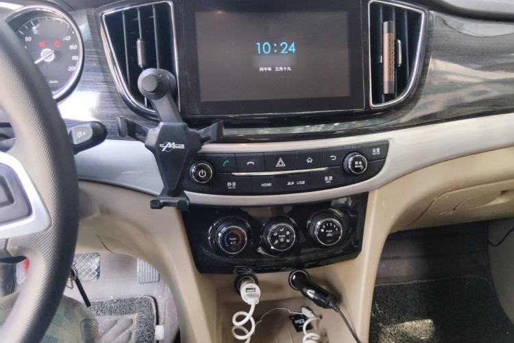 Used Baojun 730 2016 1.5T Manual Comfort Version 7 Seats Audio And AC Panel