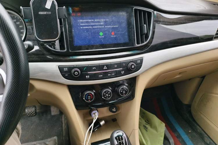 Used Baojun 730 2016 1.5L Manual Comfort Version 7 Seats China V Emission Standard Audio And AC Panel