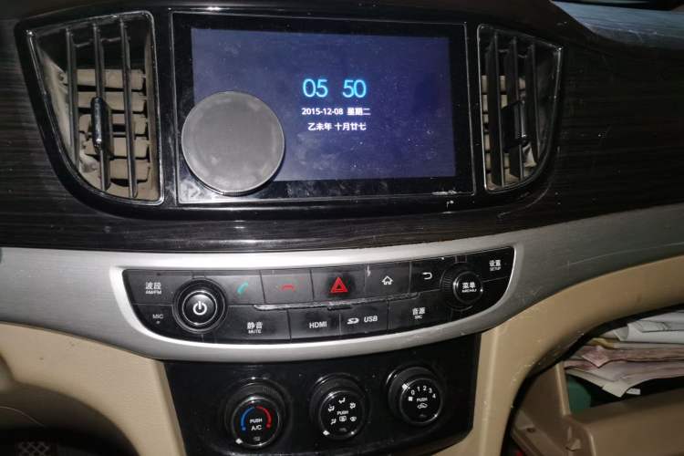 Used Baojun 730 2016 1.5L Manual Comfort Version 7 Seats China V Emission Standard Audio And AC Panel