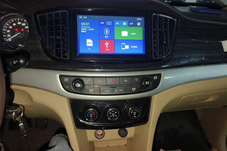 Used Baojun 730 2016 1.5L Manual Comfort Version 7 Seats China V Emission Standard Audio And AC Panel