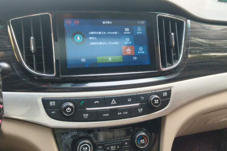 Used Baojun 730 2016 1.5L Manual Luxury Edition 7 Seats Audio And AC Panel