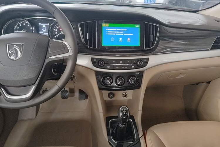 Used Baojun 730 2016 1.5L Manual Comfort Version 7 Seats China V Emission Standard Audio And AC Panel